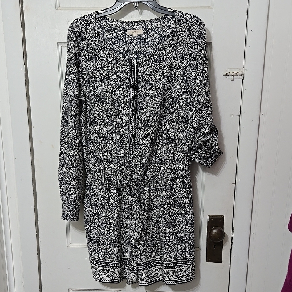 Ann TAYLOR LOFT SHORTS ROMPER NAVY WHITE PAISLEY PRINT  ADJ SLEEVES SZ 4